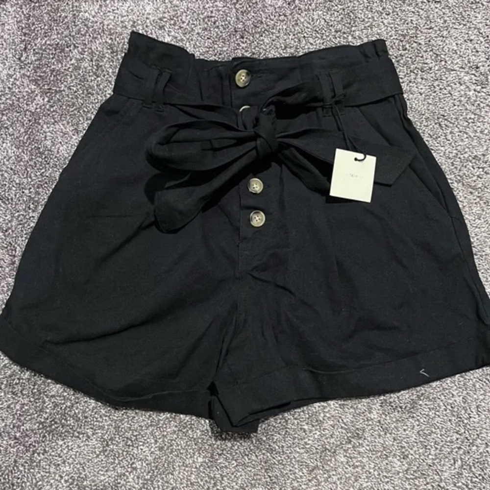 Elodie Black High-Waist Shorts - Picture 3 of 3